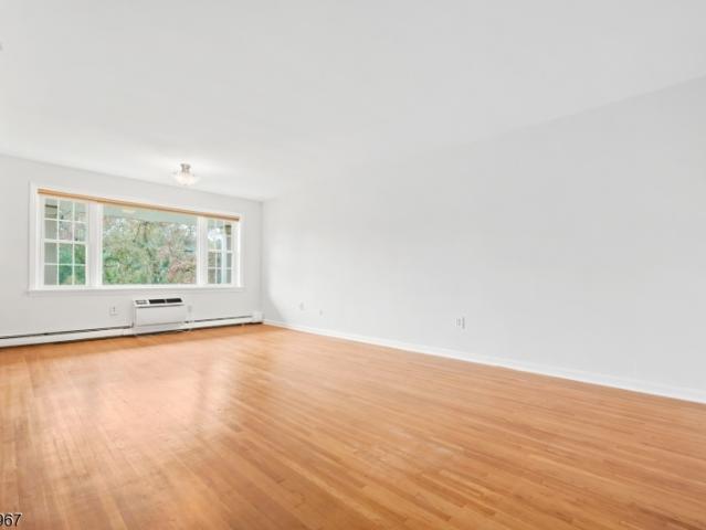 605 Grove St # 8