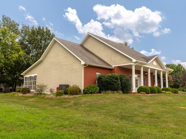 605 Deer Trail