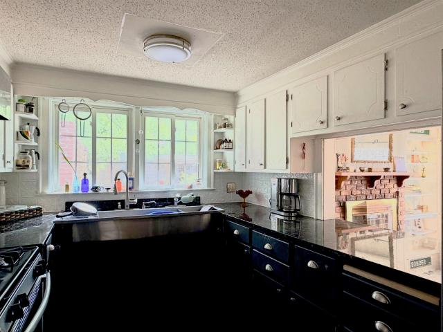 605 E Main St