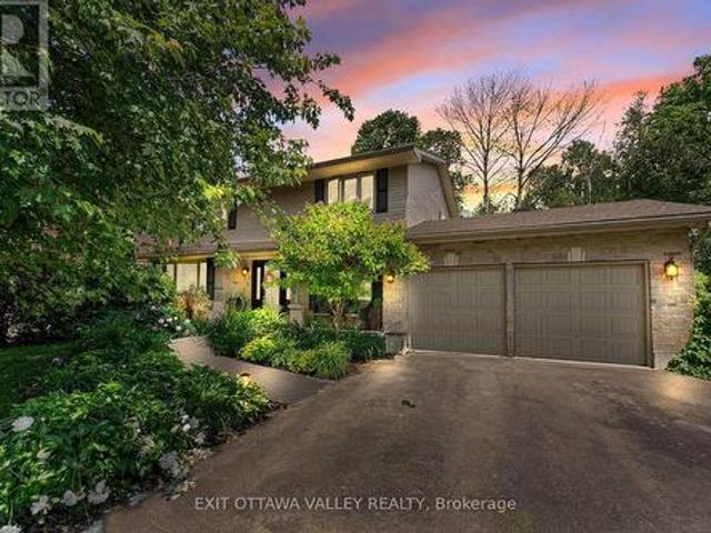 605 Elizabeth Street, Pembroke, ON, K8A 1X3 house for sale | Listing ID X13660 | Royal LePage