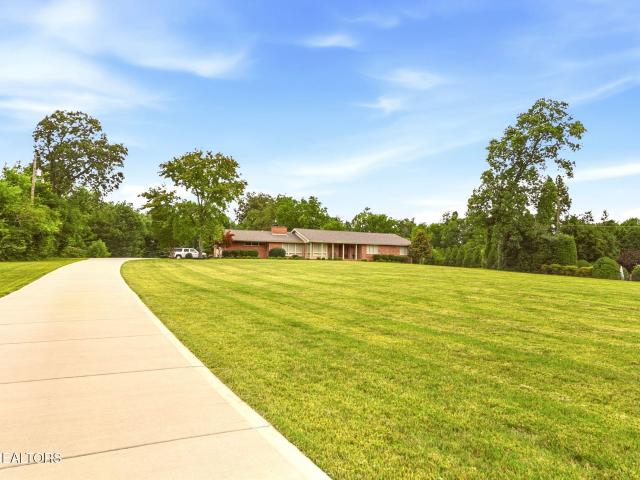 605 S Charles G Seivers Blvd