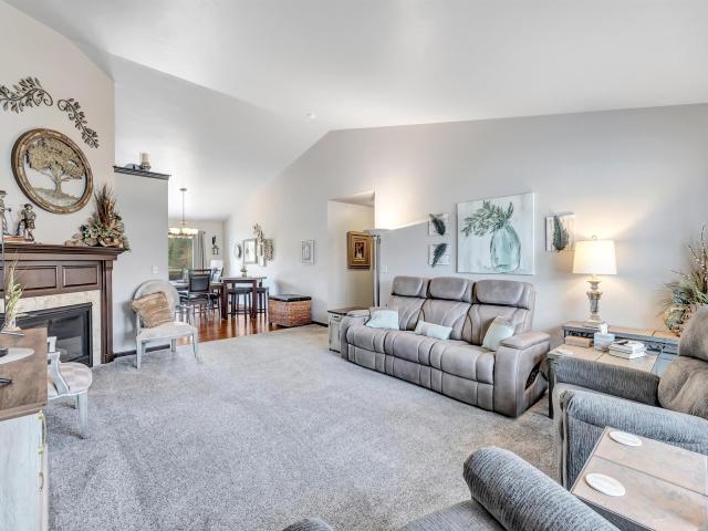 605 pebblestone circle