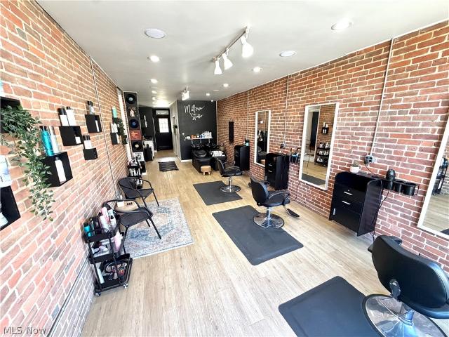 605 Putnam Avenue