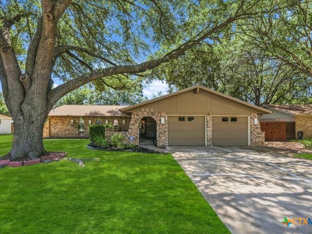 605 Ridgecrest