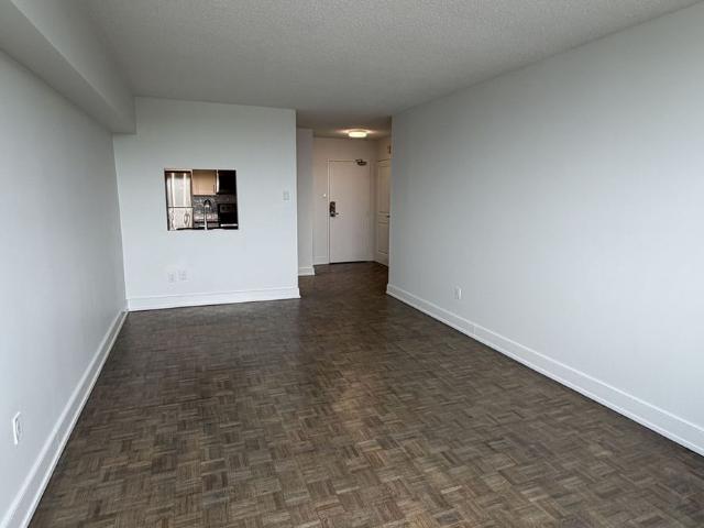606 147 Wellington Street W, Aurora