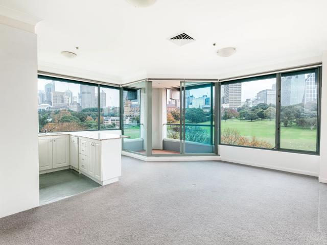 606 / 22 Sir John Young Crescent, Woolloomooloo NSW 2011 | BresicWhitney
