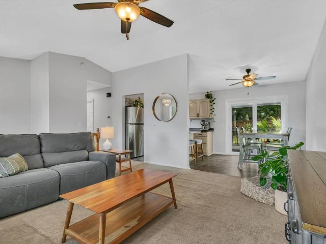 606 4th Ave NE
