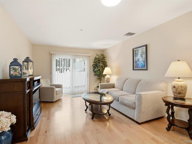 606 Flair Court W