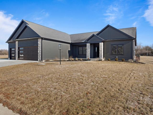 606 N Beacon Hill Cir, Urbana, IL 61802 | MLS #12572