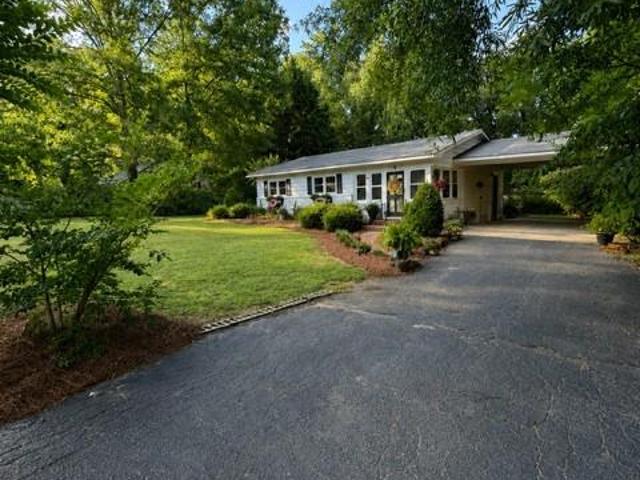 606 N Pine Lane