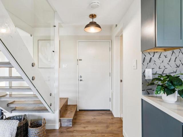 606 S Humboldt Street 1