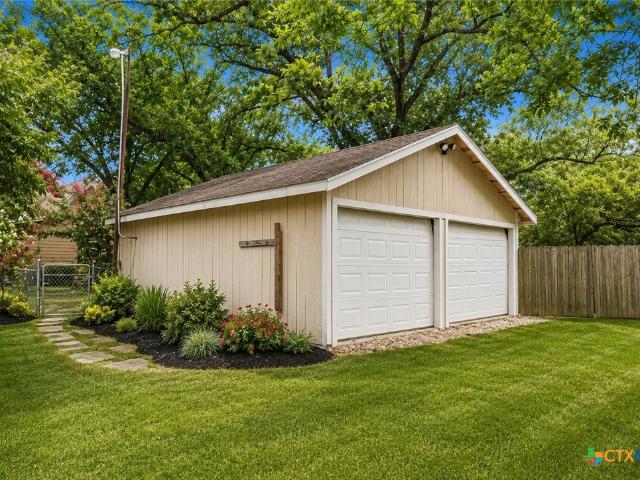 606 Schwab Street