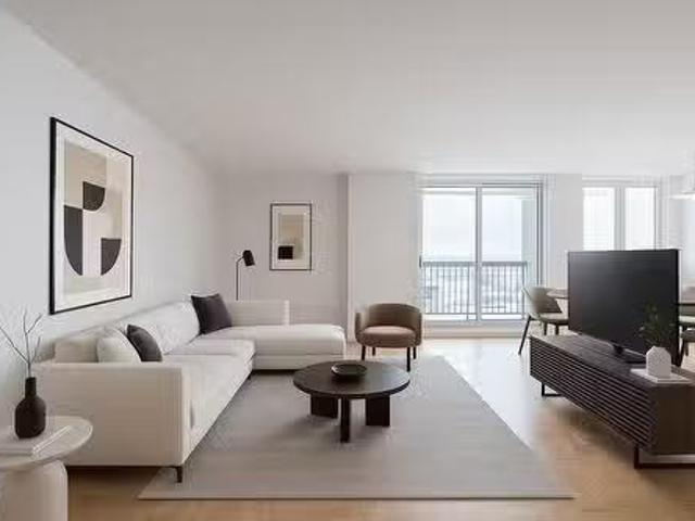 607 5075 Rue Jean Talon E. Montréal Saint Léonard, QC, H1S 3.
