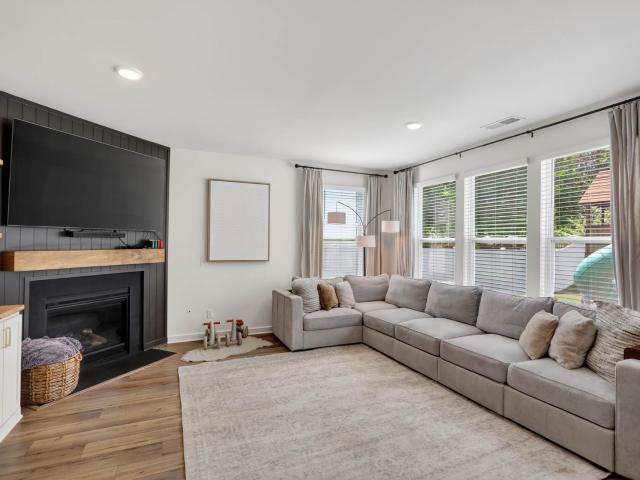 607 Ballard Dr