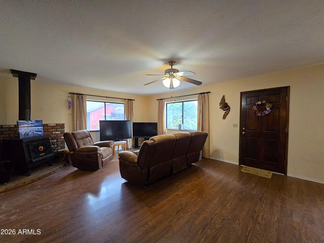 607 E Drowsey Circle