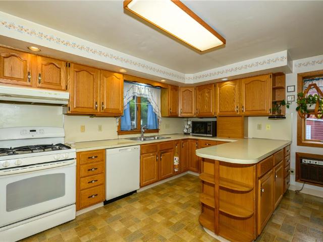607 Howertown Road