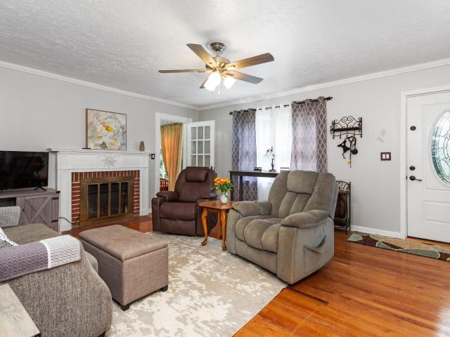 607 Hillcrest Drive
