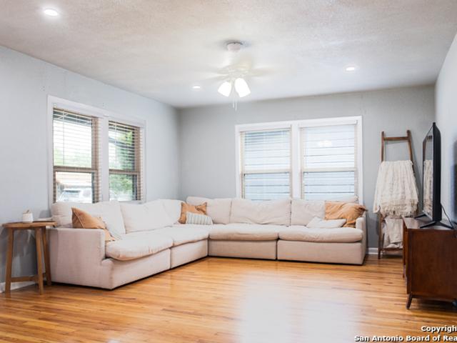 607 Leland