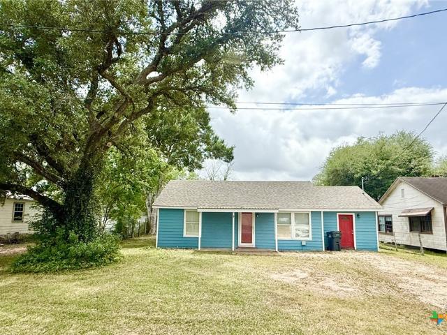 607 S East St, Edna, TX 77957 | MLS #611050
