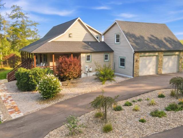 607 Pin Oak Circle