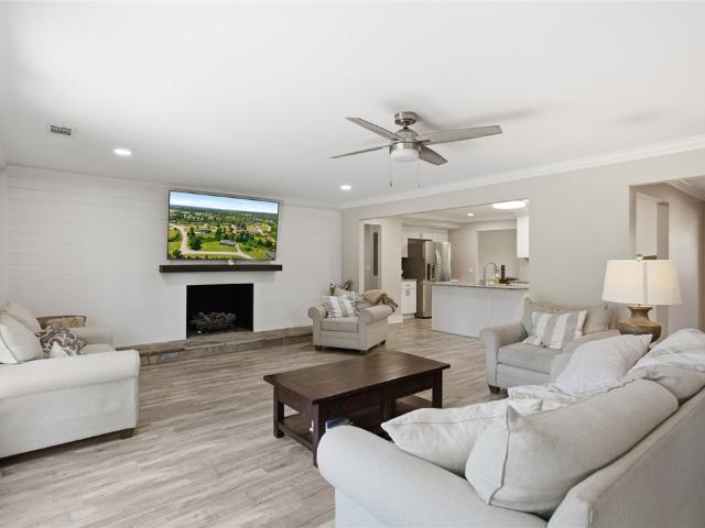 607 W Quincy Road