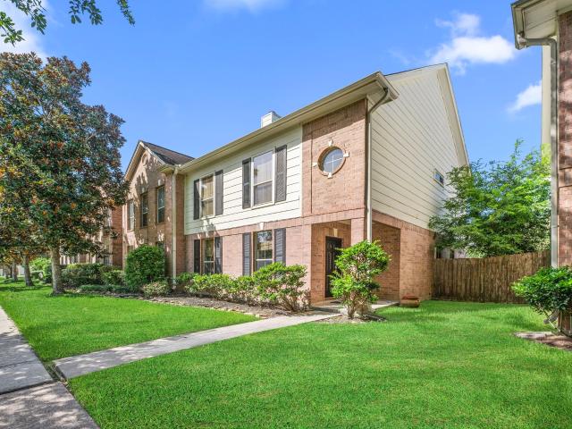607 Travis Street 5