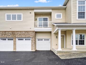 607 Valley Pointe Dr, Niskayuna, NY 12309 | MLS #202612