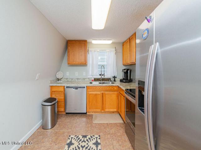 6085 Apache Drive