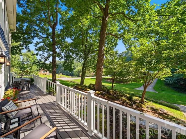 6089 Northlake Drive