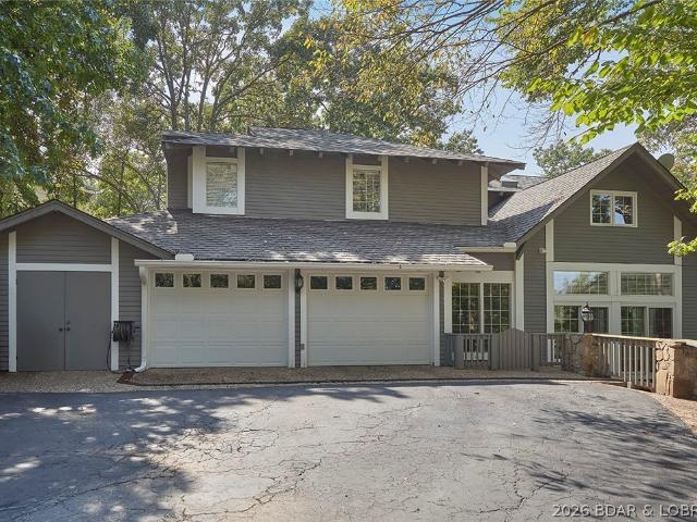 6089 Oak Creek Drive
