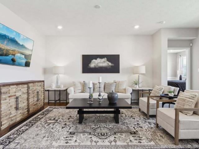 6080 Camarillo Drive