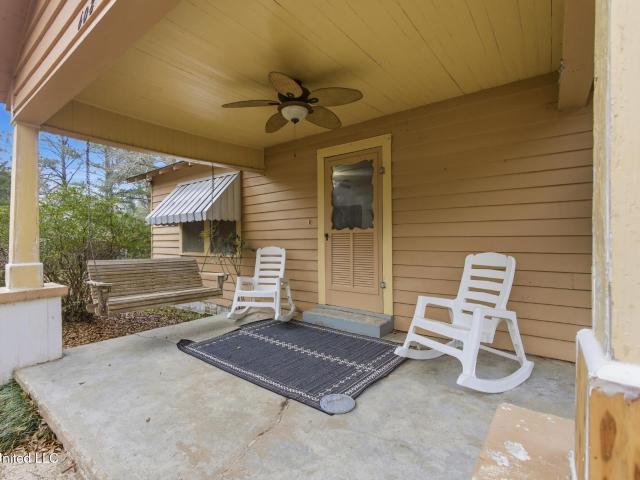 608 E Railroad Avenue