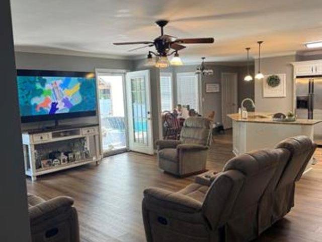 608 SW Elm Cir