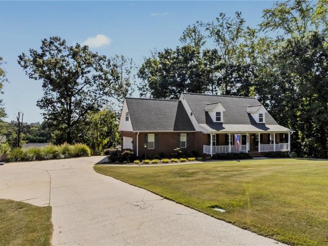 608 Robin Hood Lane