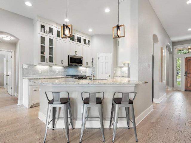 608 Ranier Ln