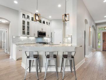 608 Ranier Ln