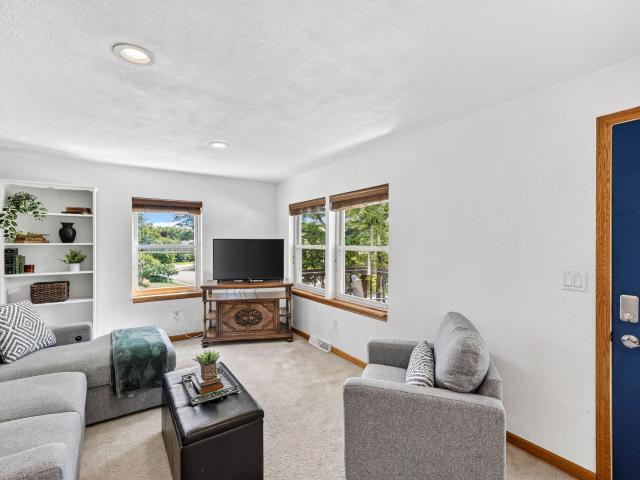 608 W Capitol Dr
