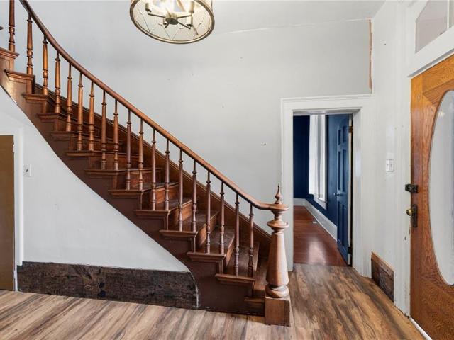 608 W Maple Street