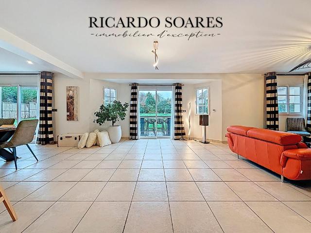 60940 ANGICOURT / PROPRIÉTÉ D'EXCEPTION / GRANDS VOLUMES / 242m2 / 5 CHAMBRES / DOUBLE GARAGE / TERRAIN 1373m2