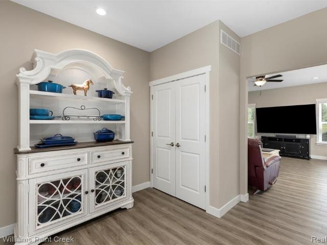 6097 Summerbrooke Circle