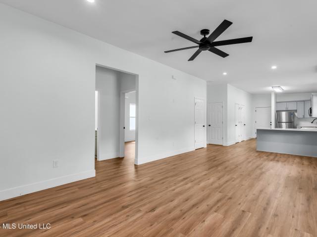 6091 E Adams