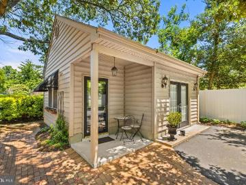 609 Crestview Lane