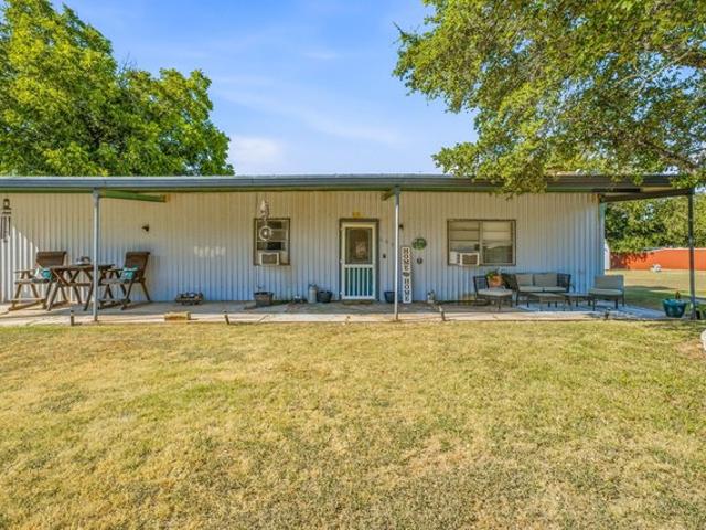 609 E Labadie Ave, De Leon, TX 76444