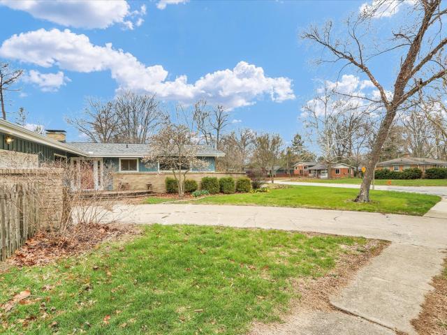 609 E Sunnycrest Court