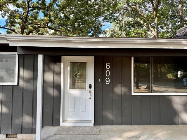 609 Knox Avenue