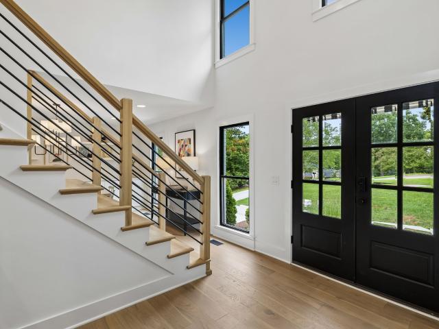 609 Hunters Ln