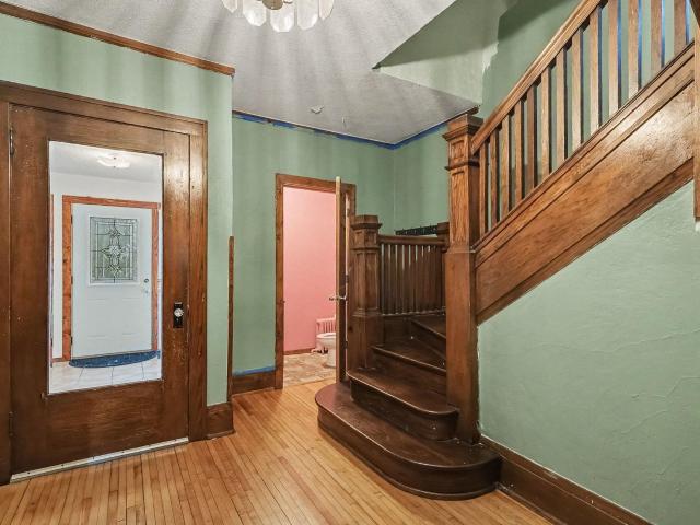 609 Main Street N