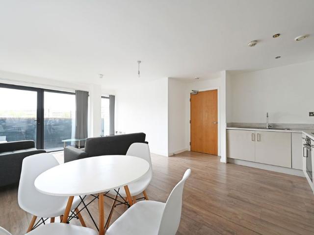 609 The Gateway, Sheffield S2, 2 bed flat to rent, £1,000 pcm | PrimeLocation