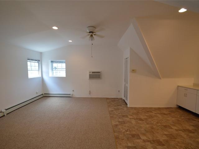 60 04 Marathon Pkwy, 1 bed, 1 full bath