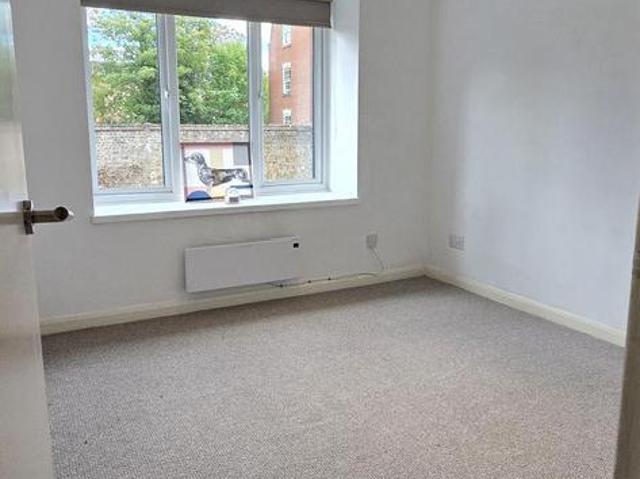60 The Grove, London, Isleworth, TW7 2 bed flat to rent £1,700 pcm £392 pw